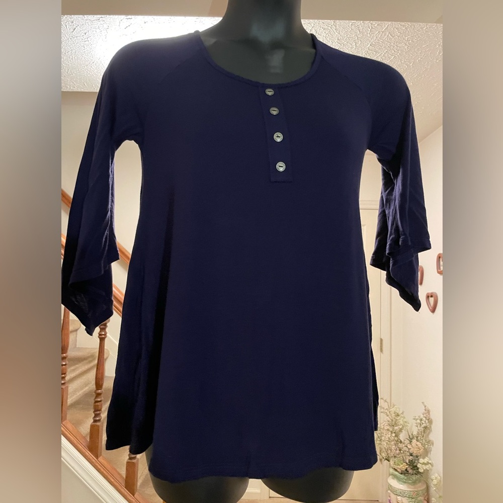 Cute Emerald Brand Button Up Top - Size Small